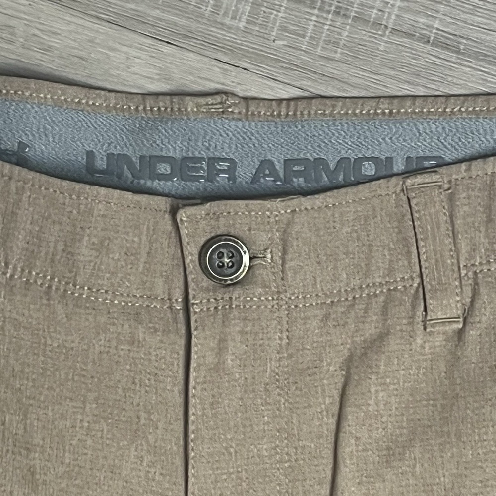 Under Armour UA Match Play Showdown Vented Golf Shorts Beige Mens 36 Performance - Picture 2 of 8